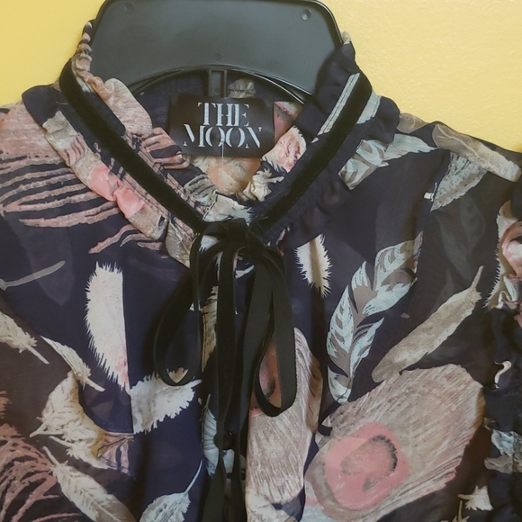 Beautiful Top - Picture 10 of 16